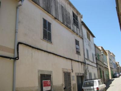 Grosszügiges Stadthaus zum renovieren