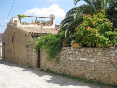 Mediterranes Statdhaus mit Patio