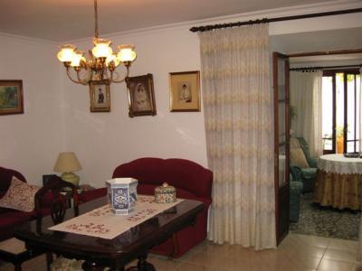 Teilrenoviertes Stadthaus in ruhiger Lage von Arta