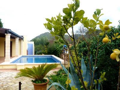 Grosses Chalet mit beheizbaren Pool, 4 Terrassen und Meerblick