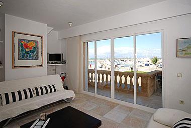 Modernes Chalet direkt am Hafen von Colonia de Sant Pere in erster Meereslinie