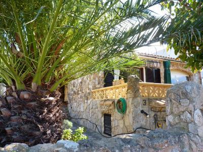 Kleines Chalet in der Urbanisation Mont Ferrutx im Finca-rustica Stil mit Meerblick