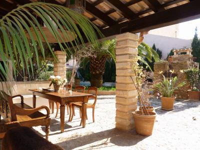 Finca Colonia de Sant Pere Luxusfinca im Dorf mit und Pool bis 6 Personen