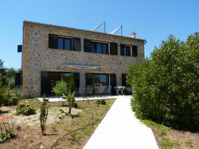 Grosse Natursteinfinca im mediterranen Ambiente mit Pool