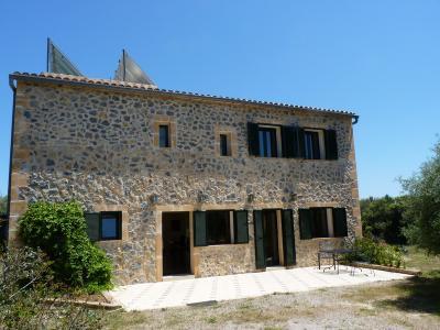 Grosse Natursteinfinca im mediterranen Ambiente mit Pool